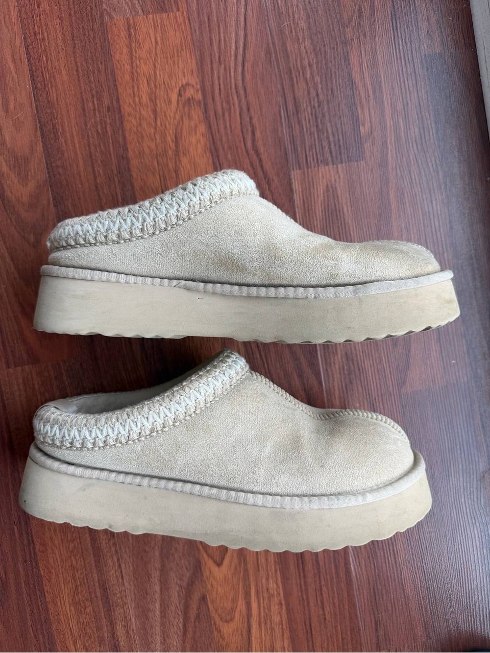 Women’s Cozy Slip-On Suede Slippers in Beige